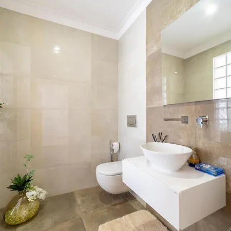 Stunning 4-bedroom With Pool - Perfect For Families Villa Albufeira