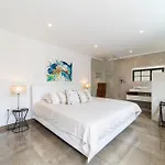 ヴィラ Stunning 4-bedroom With Pool - Perfect For Families *