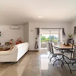 Stunning 4-bedroom With Pool - Perfect For Families ヴィラ アルブフェイラ