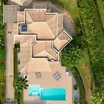 Stunning 4-bedroom With Pool - Perfect For Families ヴィラ