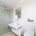Stunning 4-bedroom With Pool - Perfect For Families ヴィラ *