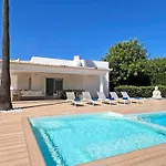 ヴィラ Stunning 4-bedroom With Pool - Perfect For Families