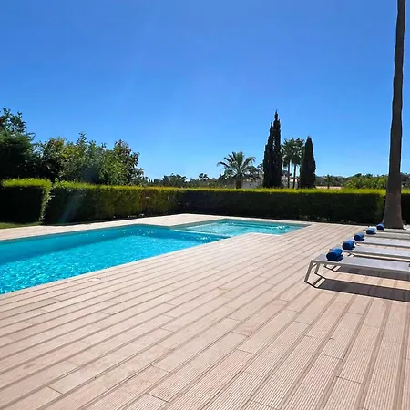 Stunning 4-bedroom With Pool - Perfect For Families *