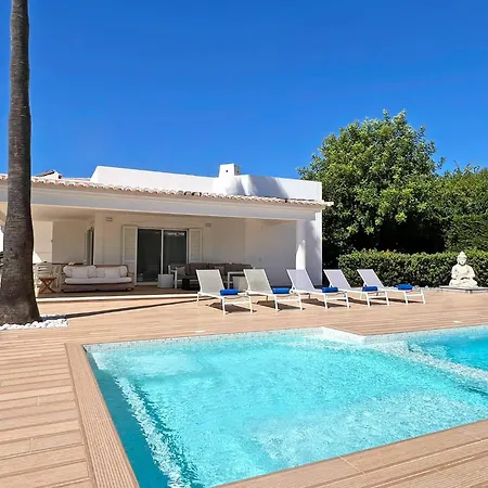 Villa Stunning 4-bedroom With Pool - Perfect For Families