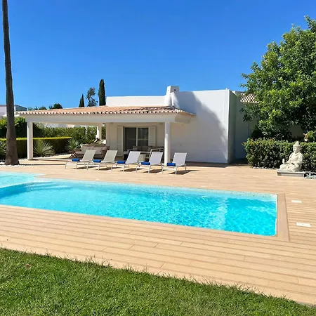 Stunning 4-bedroom With Pool - Perfect For Families Villa *