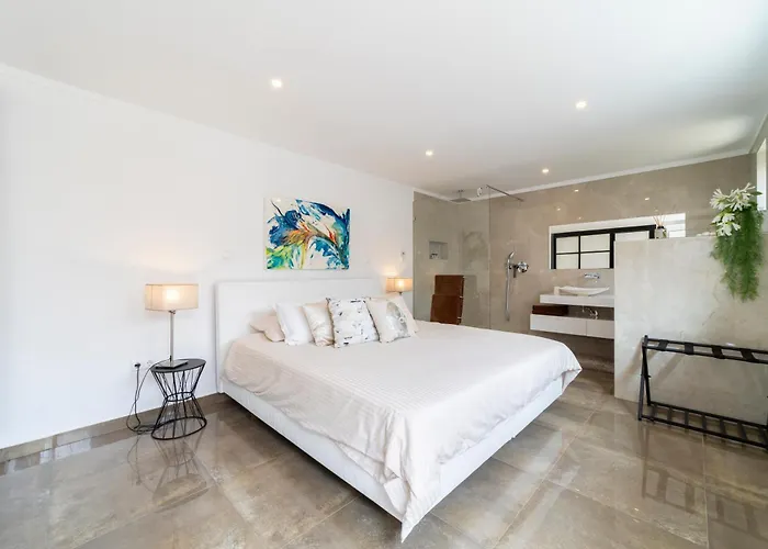 Willa Stunning 4-bedroom With Pool - Perfect For Families *