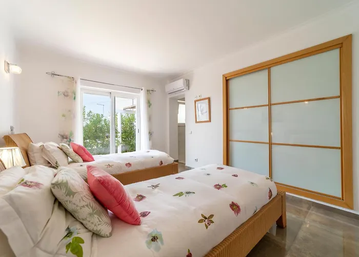 Willa Stunning 4-bedroom With Pool - Perfect For Families