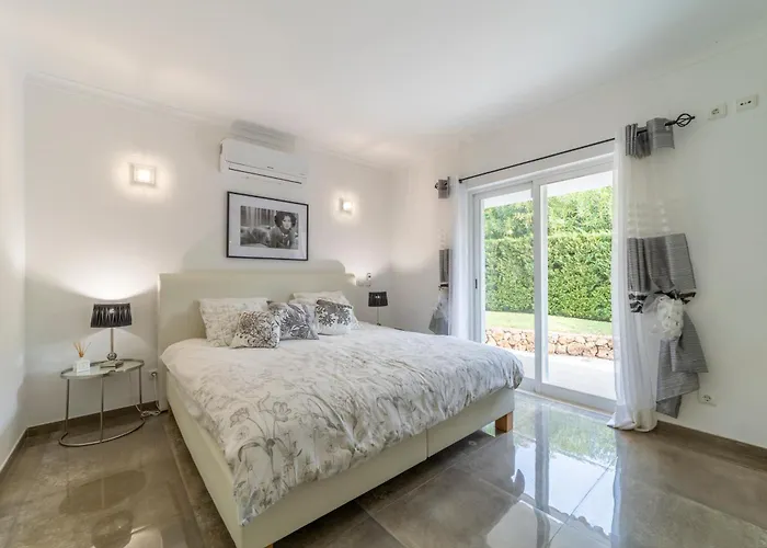 Stunning 4-bedroom With Pool - Perfect For Families Willa *