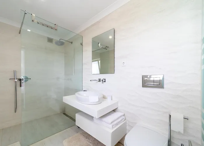 Stunning 4-bedroom With Pool - Perfect For Families Willa *