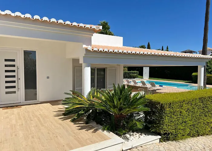 Stunning 4-bedroom With Pool - Perfect For Families Willa *