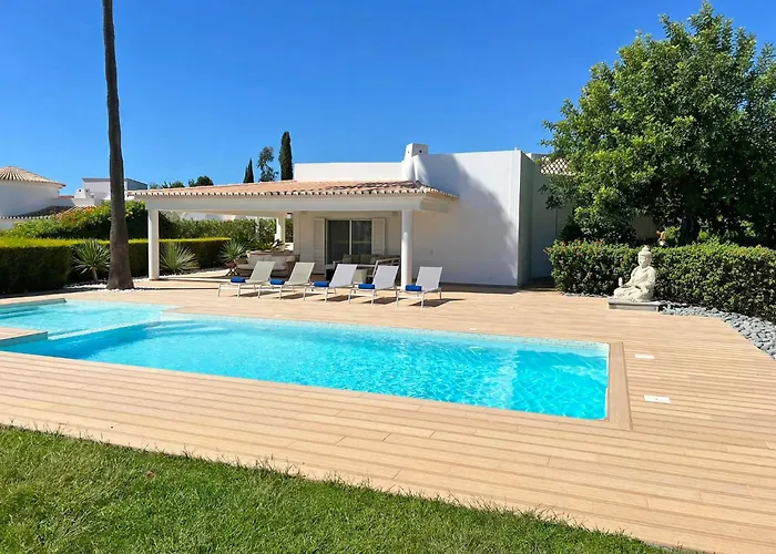 Stunning 4-bedroom With Pool - Perfect For Families Willa *