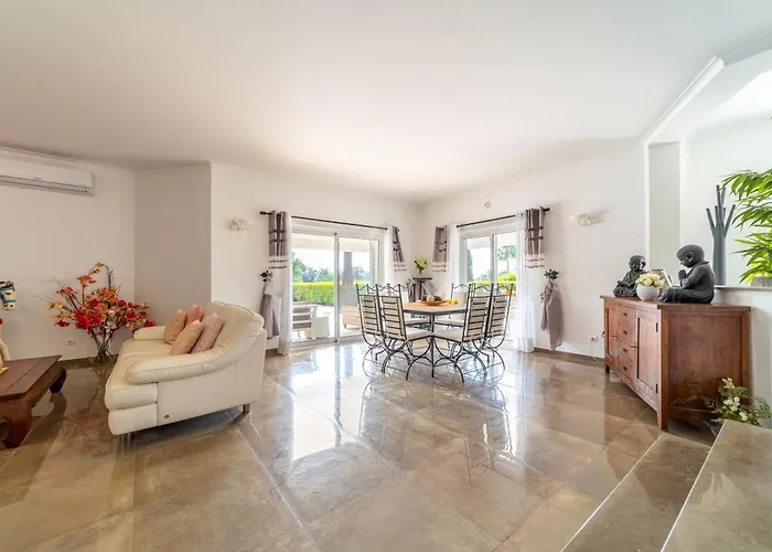 빌라 Stunning 4-bedroom With Pool - Perfect For Families *