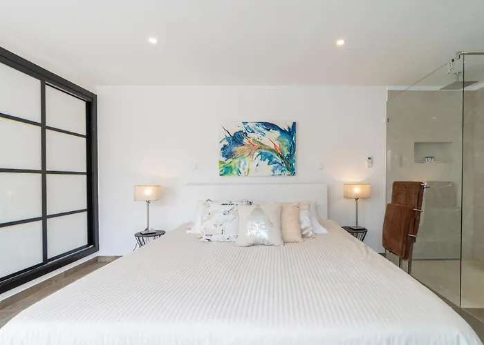 빌라 Stunning 4-bedroom With Pool - Perfect For Families *