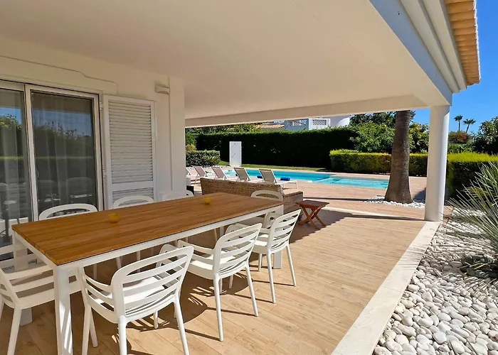 빌라 Stunning 4-bedroom With Pool - Perfect For Families 알부페이라