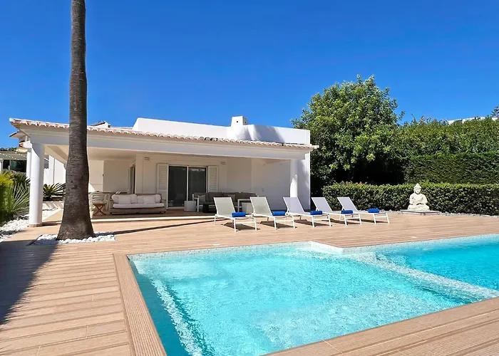 빌라 Stunning 4-bedroom With Pool - Perfect For Families