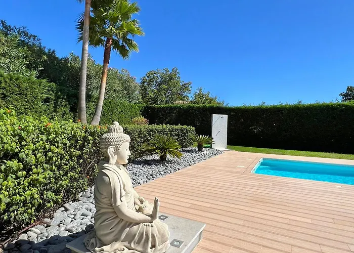 빌라 Stunning 4-bedroom With Pool - Perfect For Families